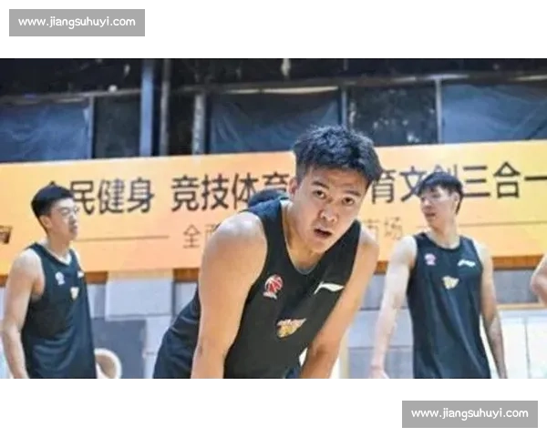 黄荣奇官宣加盟北京首钢！合同到期后开启新征程，已与球队汇合备战新赛季